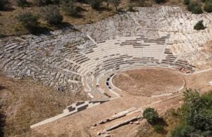 На грецькому острові виявили театр віком 2700 років